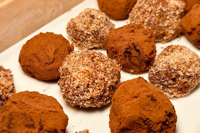 1.5h Hands on Chocolate Workshop: Truffles & Tasting - A good Brussels activity for families