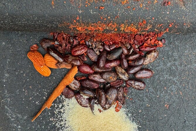 1 Hour Oaxacan Chocolate Making Class with Mole-making and Drinks - A central meeting point and a compact group