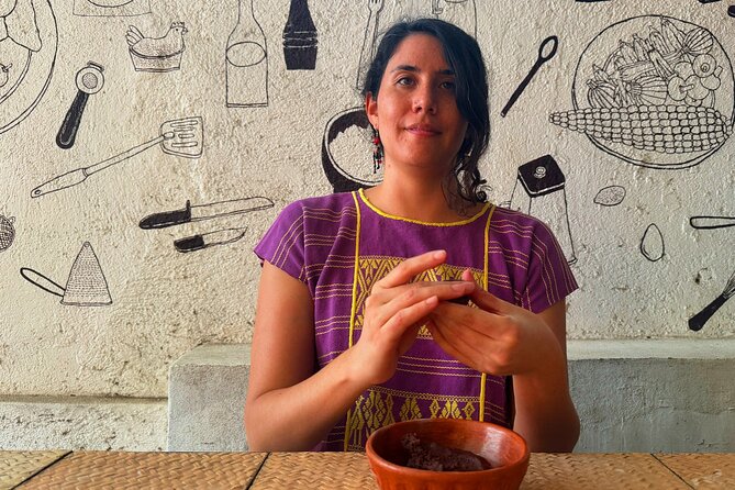 1 Hour Oaxacan Chocolate Making Class with Mole-making and Drinks - What to know before you reserve