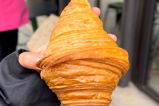 #1 Montmartre Pastries & Chocolate Food Tour with 6+ Tastings - The main concern: meeting the guide