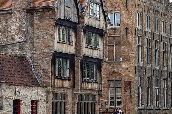 2-Hour Historical Walking Tour in Bruges with Praline Included - From medieval tanners to the final Burg Square stories