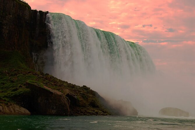 4-Hour Niagara Falls Boat Tour, Lunch & Maple Syrup Tasting - Lunch and maple treats at Maple Leaf Place
