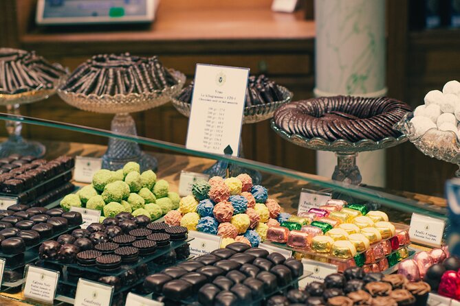 A Morning in Paris Food Tour: Croissants, Baguettes & Chocolate - Starting with hot chocolate near Palais Royal