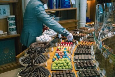 A Morning in Paris Food Tour: Croissants, Baguettes & Chocolate