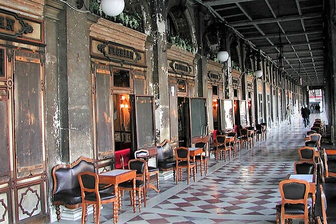 A Sweet Stroll Through Venice: Pastries, Chocolate, and Gelato - Walking through San Polo toward Rialto