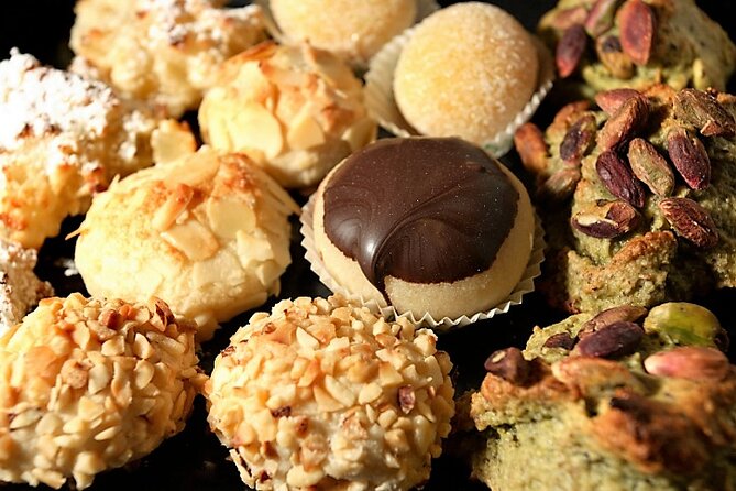 A Sweet Stroll Through Venice: Pastries, Chocolate, and Gelato - Crossing the Grand Canal by gondola traghetto