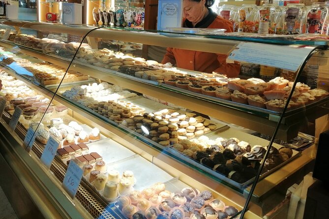 A Sweet Stroll Through Venice: Pastries, Chocolate, and Gelato - Group size, guide style, and walking demands