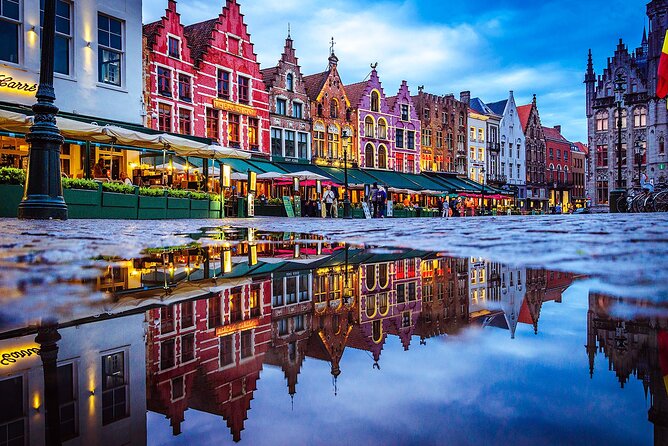 Across Bruges History Equals Fun with chocolate and waffle sample - Why this short Bruges walk works