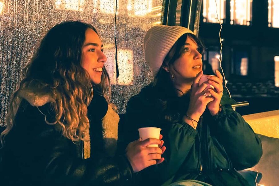 Amsterdam: Light Festival Boat with Hot Choco & Stroopwafel - What the $38 price includes