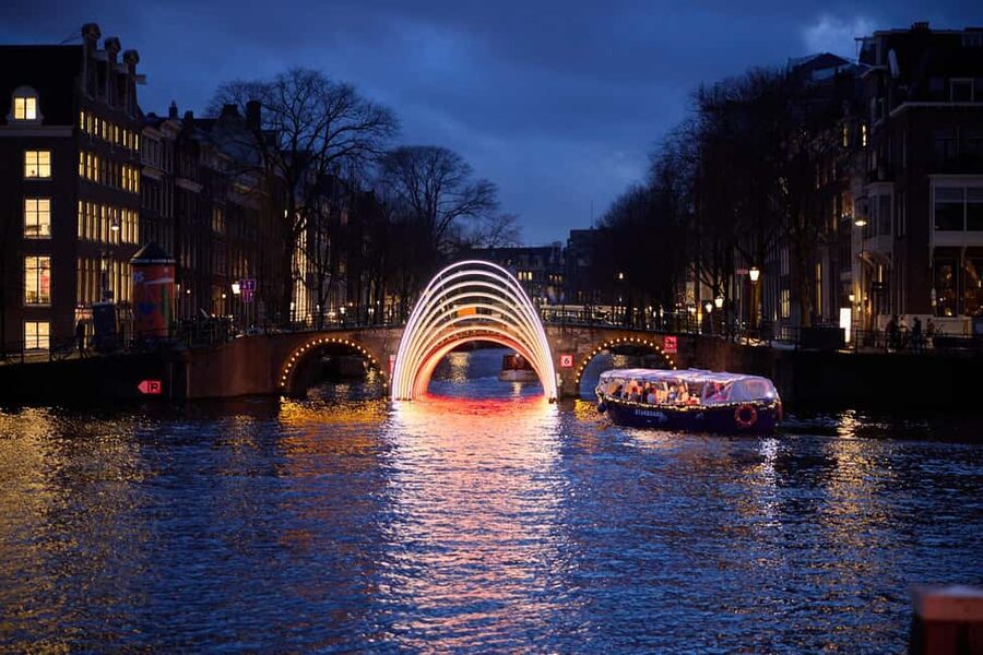 Amsterdam: Light Festival Boat with Hot Choco & Stroopwafel - Hot chocolate, stroopwafel, and blankets