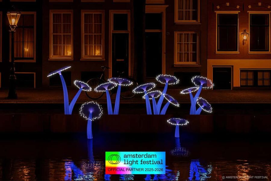 Amsterdam: Light Festival Heated Cruise + Hot Choco + Snack - Why this light cruise works on a cold Amsterdam evening