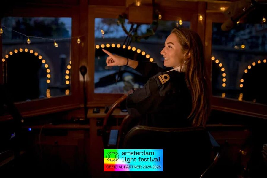 Amsterdam: Light Festival Heated Cruise + Hot Choco + Snack - Haarlemmersluis and the central canal view