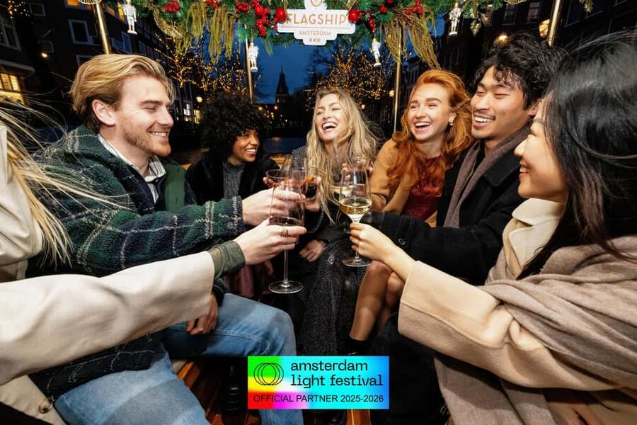 Amsterdam: Light Festival Heated Cruise + Hot Choco + Snack - Drinks, snacks, and the question of value
