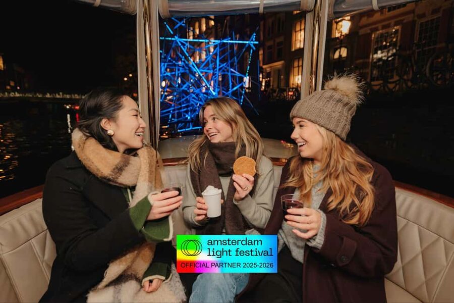 Amsterdam: Light Festival Heated Cruise + Hot Choco + Snack - Starting at Prins Hendrikkade or Zwanenburgwal