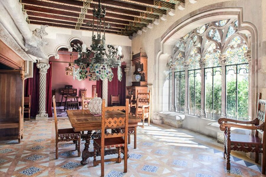 Barcelona: Casa Amatller Guided Visit with Chocolate Gift - Key points at a glance