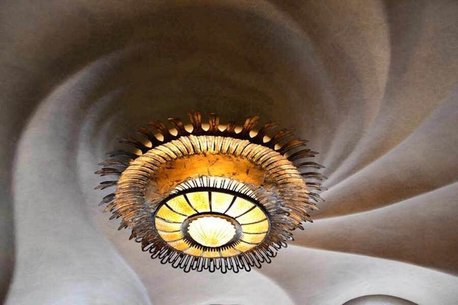 Barcelona: Casa Batlló, La Pedrera, & Chocolate Tasting Tour - Inside Casa Batlló, Gaudí’s imaginative family house