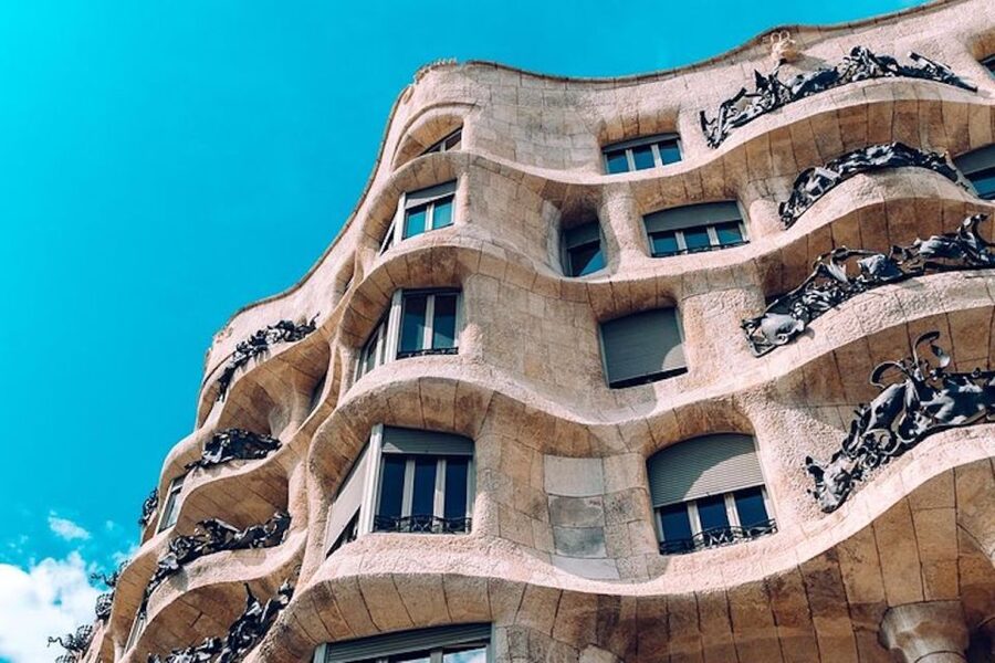 Barcelona: Casa Batlló, La Pedrera, & Chocolate Tasting Tour - Chocolate Amatller gives the tour a welcome pause