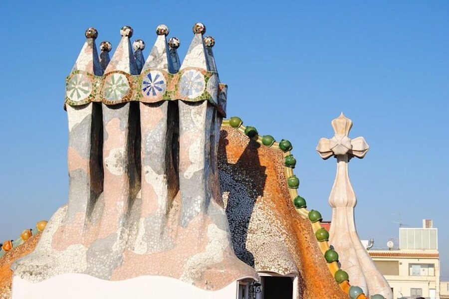 Barcelona: Casa Batlló, La Pedrera, & Chocolate Tasting Tour - La Pedrera finishes with stone, curves, and rooftop views