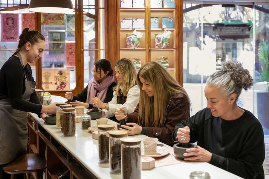 Barcelona & Chocolate Amatller History and Culture + Activity and Tasting - Tasting chocolate with all five senses