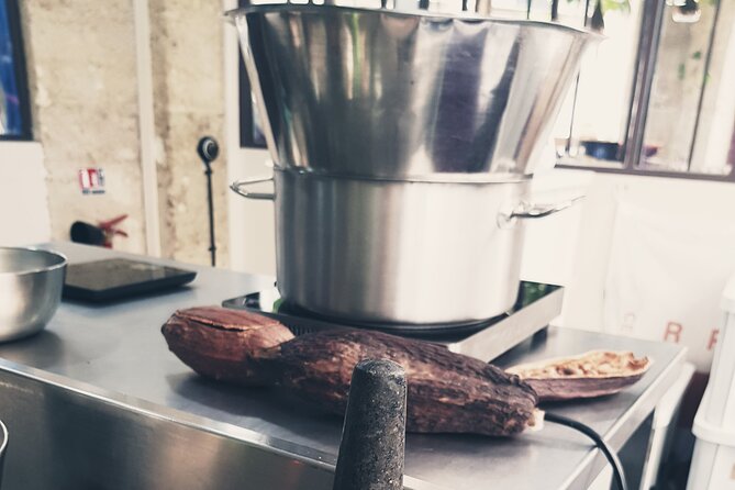 Become a Chocolate Master! Chocolate Bar Workshop in Paris - From cocoa tree to Paris chocolate bar