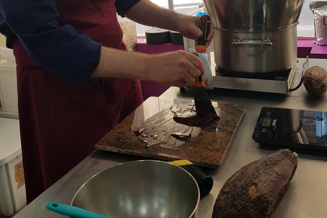 Become a Chocolate Master! Chocolate Bar Workshop in Paris - The tasting comes before the making