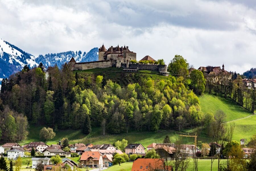 Bern: Gruyères Cheese and Cailler Chocolate Tasting Tour - Inside the 13th-century Gruyères Castle