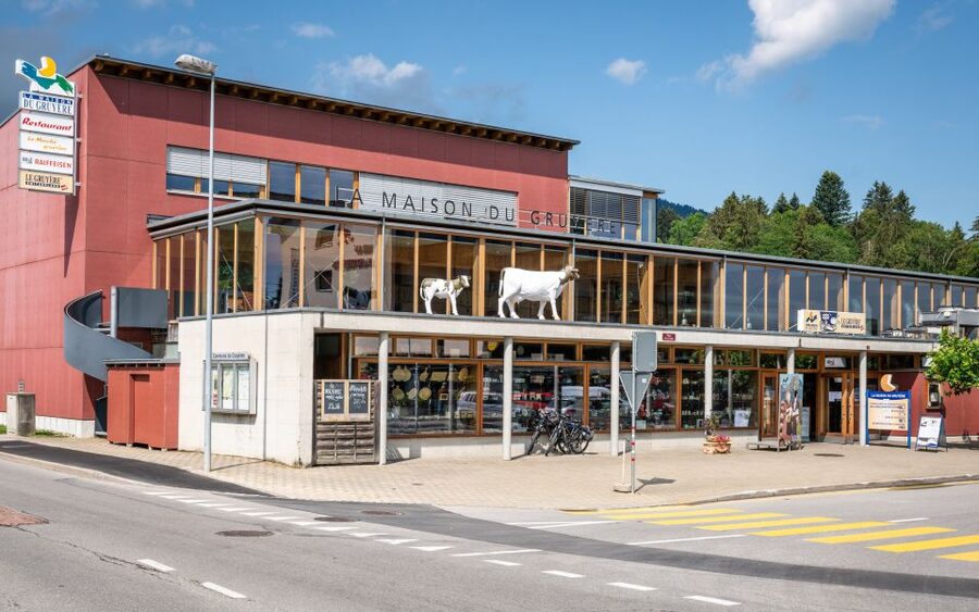 Bern: Gruyères Cheese and Cailler Chocolate Tasting Tour - Maison Cailler and the sweet finish