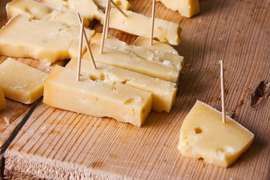 Bern: Gruyères Cheese and Cailler Chocolate Tasting Tour - Trains, timing, and the feel of the group