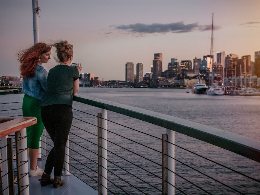 Boston: Cocoa and Carols Holiday Cruise - A holiday yacht instead of a standard harbor ferry