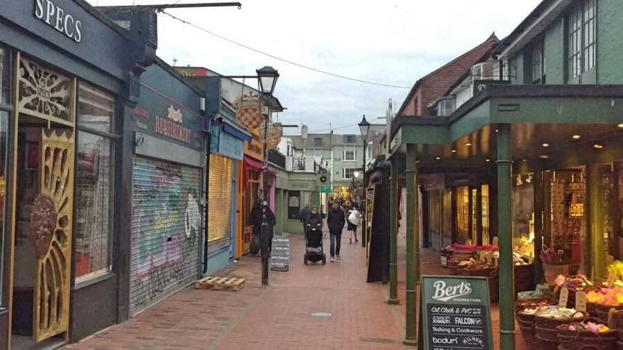 Brighton: Guided Chocolate Tour with Tastings - Brighton Pier and the seaside finish