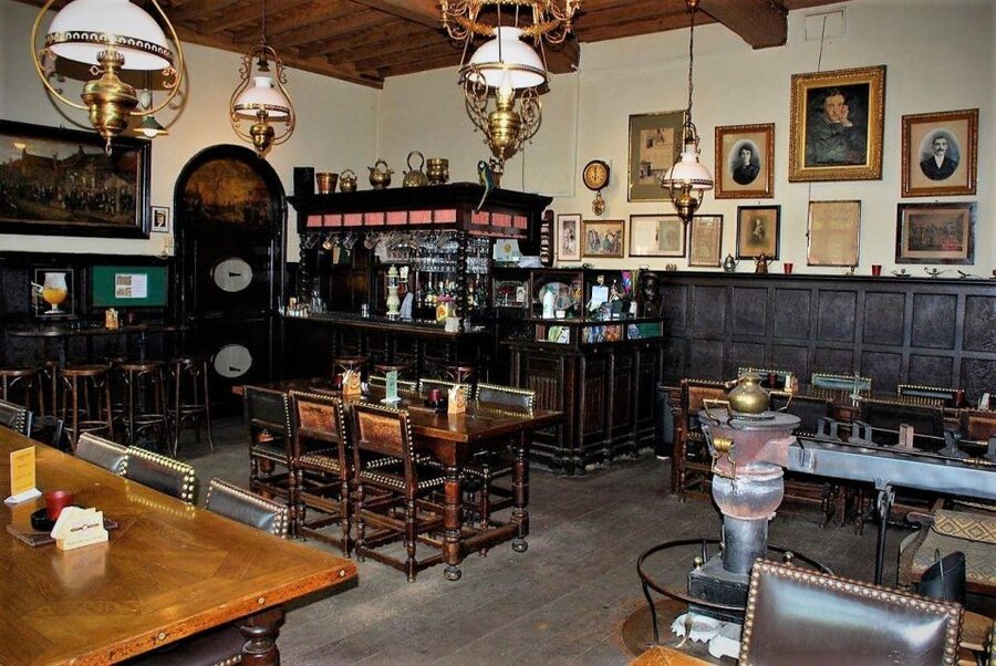 Bruges Beer and Chocolate Walking Tour - Four local beers and small food pairings
