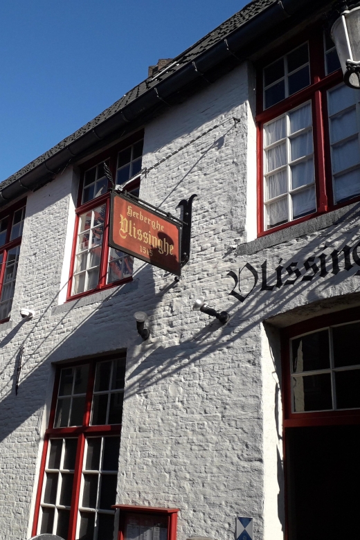Bruges Beer and Chocolate Walking Tour - A drink at Vlissinghe, dating to 1515