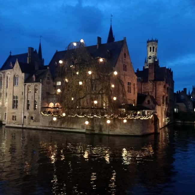 Bruges, Bike Tour with Chocolate Tasting & Hot Wine/Chocolat - Lesser-known corners and a medieval palace