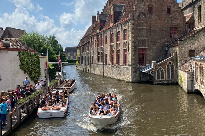 Bruges by a Local: Exciting Stories, Mysteries, People and Choco - Bridges, romance, and old Bruges houses