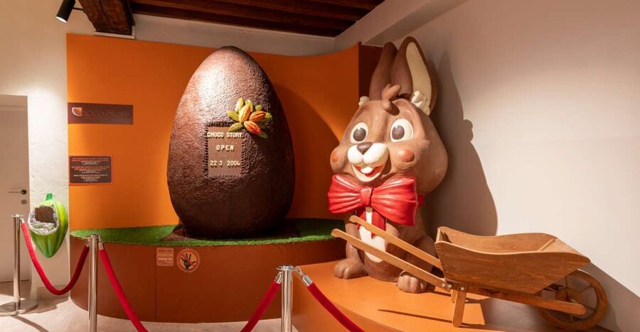 Bruges: Choco-Story Museum with Audio Guide and Tastings - From cacao pod to finished chocolate