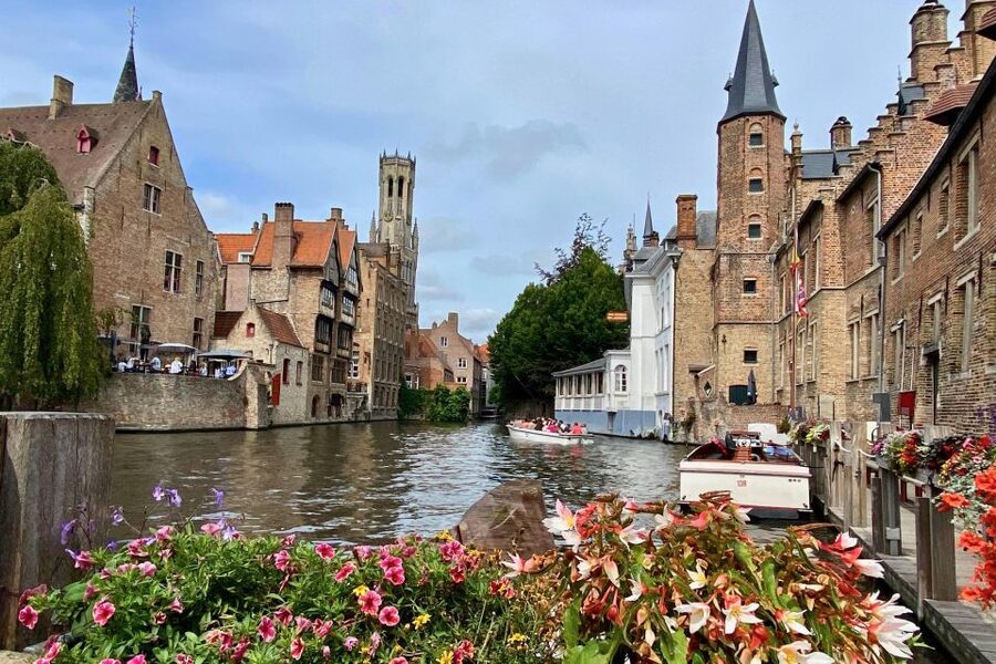 Bruges Highlights, Boat, Beer, Chocolate Day trip from Paris - Who should book this Bruges experience