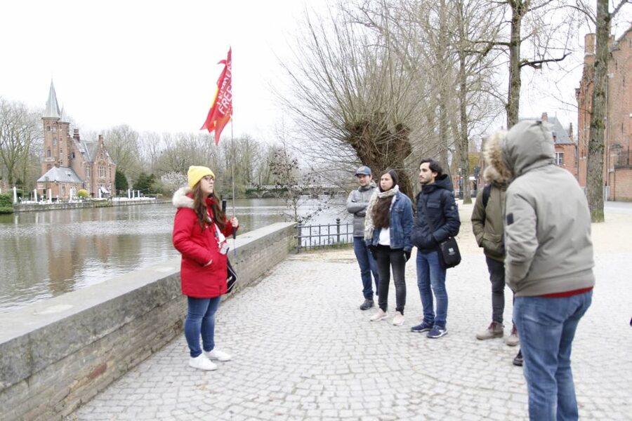 Bruges: History, Chocolate and Beer Walking Tour - The chocolate stop and praline demonstration