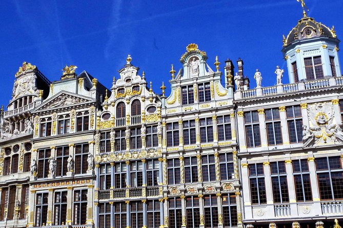 Brussels All In Tour : Belgian food, chocolate, beer, sightseeing - Manneken Pis, Brussels’ smallest big attraction