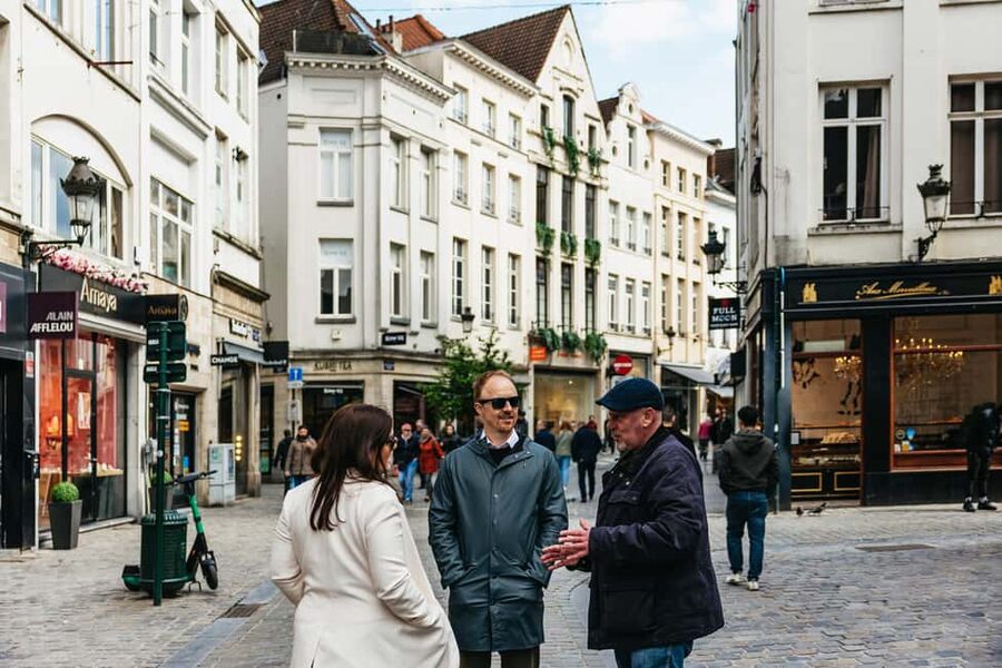 Brussels: Beer Tour with 6 Beers and 3 Chocolate Tastings - Key points at a glance