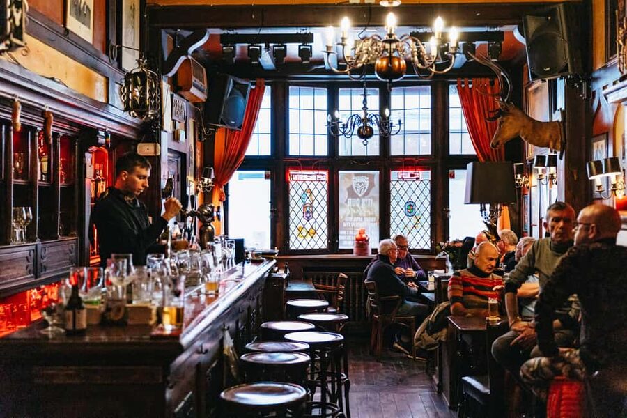 Brussels: Beer Tour with 6 Beers and 3 Chocolate Tastings - Why this Brussels beer walk feels different