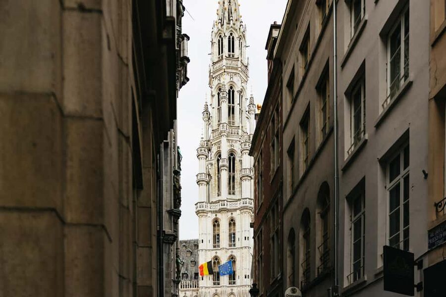 Brussels: Beer Tour with 6 Beers and 3 Chocolate Tastings - The route from Mary Grand Place through old Brussels