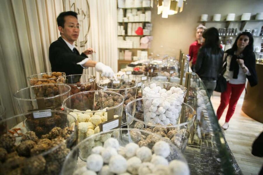 Brussels: Chocolate Appreciation and Tasting Walking Tour - Starting beneath the Royal Galleries