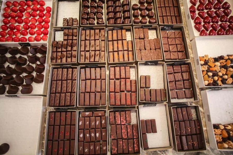 Brussels: Chocolate Appreciation and Tasting Walking Tour - Finishing around Saint Catherine