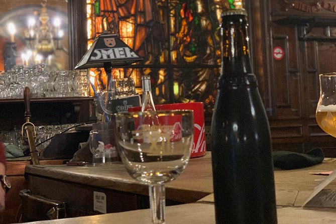 Brussels Chocolate Beer Waffle and Belgian Whiskey All-in-One (Small Group) Tour - Frites and a waffle in the Royal Galleries