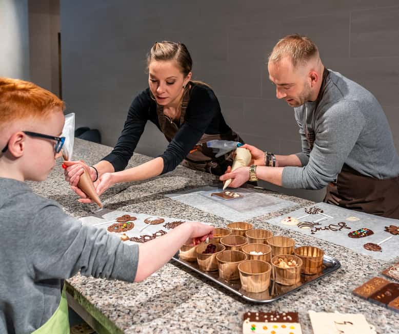 Brussels: Chocolate Museum Visit with Workshop - Tasting chocolate and seeing praline made