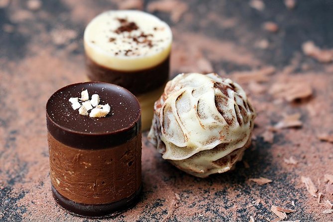 Brussels Chocolate Tasting Tour - Corné Dynastie and the art of choosing a praline