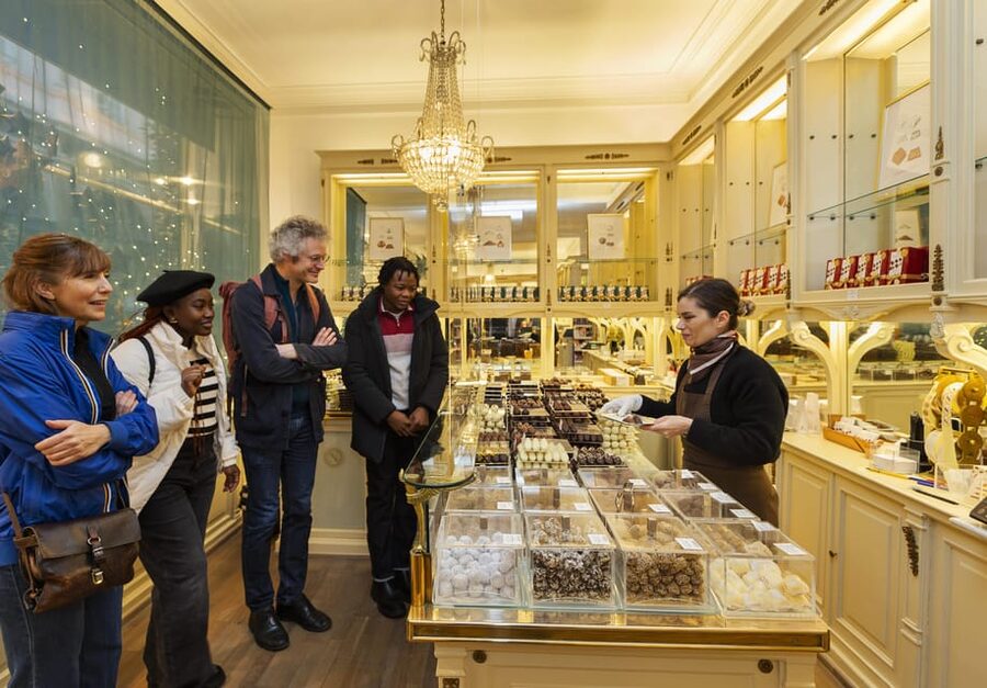 Brussels Food Tour: Main Dish, Beer, Waffle & Chocolate - Place du Grand Sablon and the first tastes