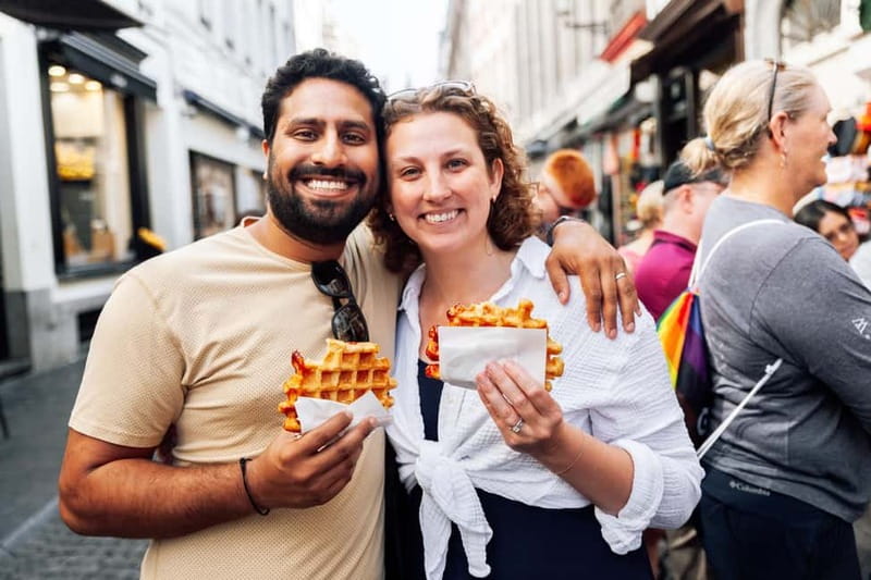 Brussels: Historical Tour with Chocolate & Waffle Tasting - Grand Place gives you the right opening
