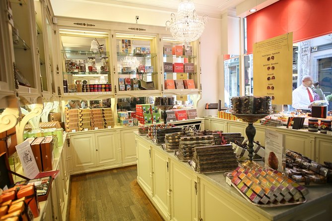 Brussels Small-Group Chocolate Appreciation Tour - Starting among the Royal Galleries