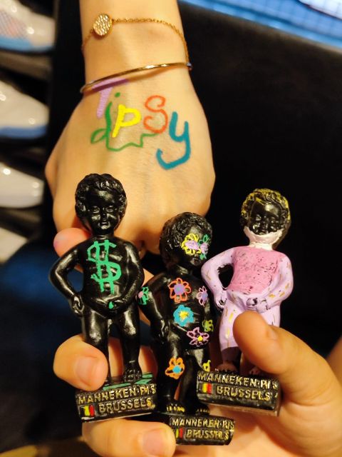 Brussels Tipsy Tour: Cocktail Making, Painting & Chocolates - Painting a tiny Manneken Pis souvenir